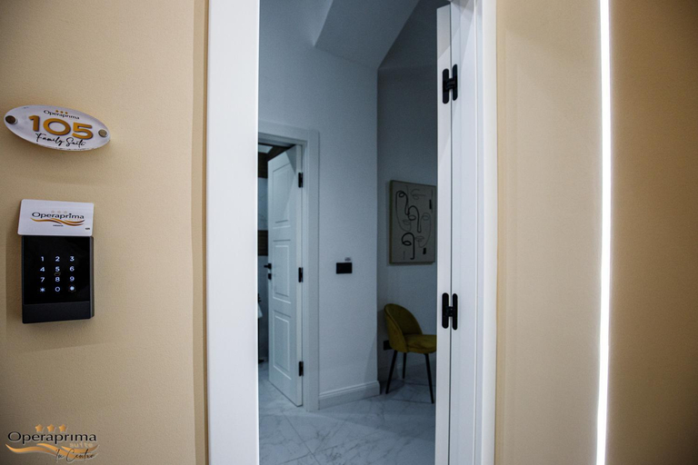 Others 4, OPERAPRIMASUITE in centro, Messina