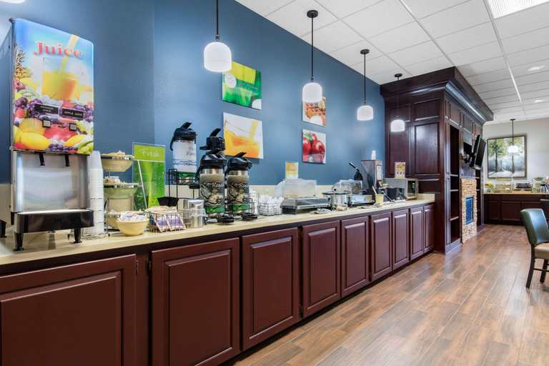 Food & Drinks 5, Quality Inn & Suites Mountain Home North, Baxter