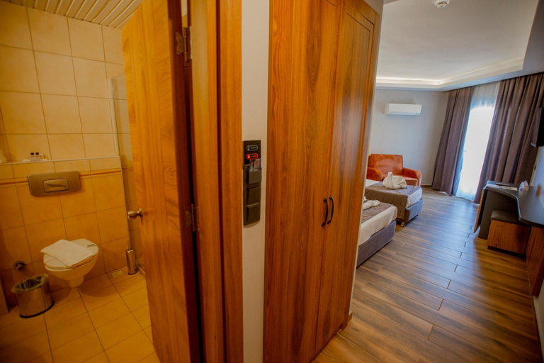 Bathroom 4, Fatih Hotel Kleopatra, Alanya