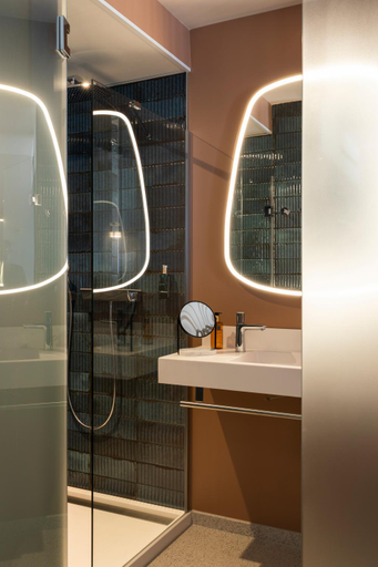 Bathroom 4, Oceania Saint Malo, Ille-et-Vilaine