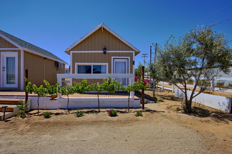 Exterior 12