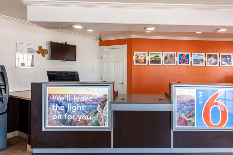 Public Area, Motel 6 Georgetown, TX, Williamson