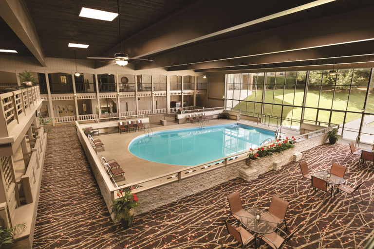 Sport & Beauty, Radisson Hotel Louisville North, Clark