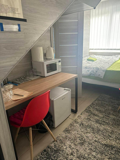 Others 5, Boulevard Stefan Stay