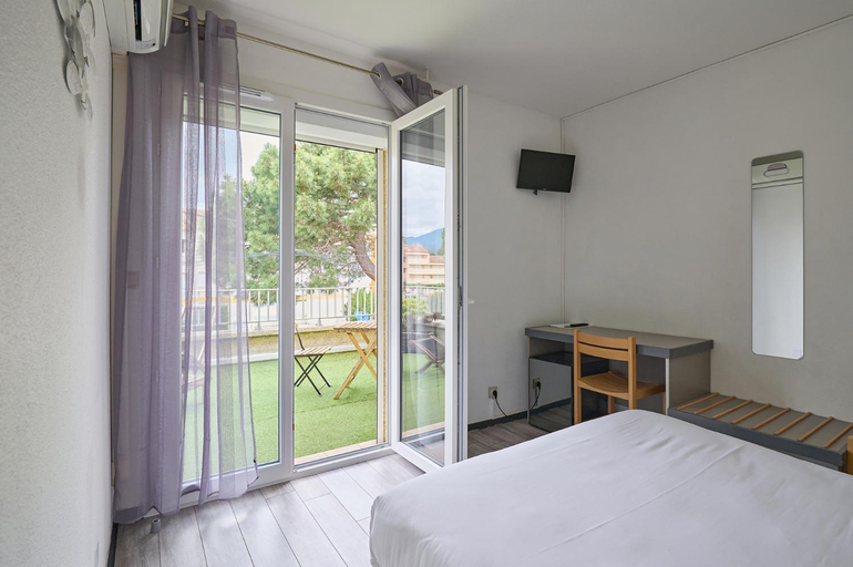 Bedroom 3, Les Mimosas Hotel, Pyrénées-Orientales