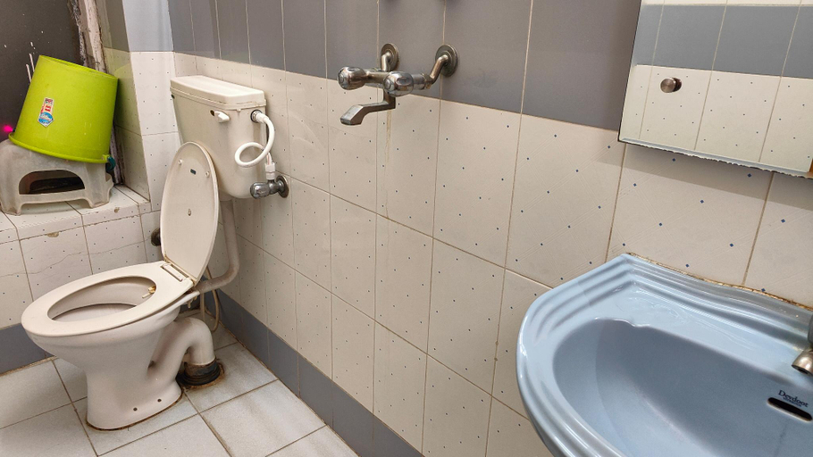 Bathroom, Hotel Vandana, Kota