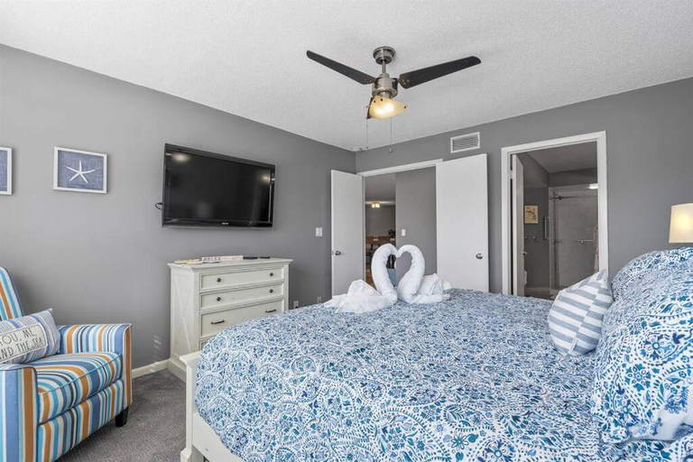Others 1, 2BD/2BA Condo w/ Beach Access & Pool Isla del Sol, Pinellas