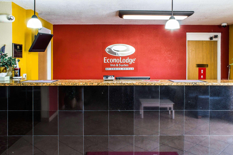 Public Area 2, Econo Lodge Inn & Suites Walnut, Pottawattamie