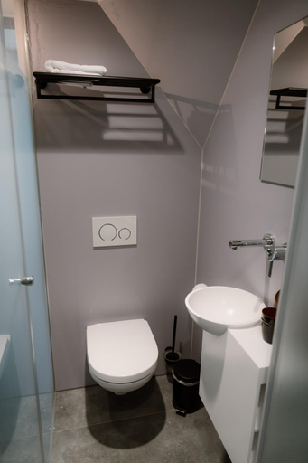 Bathroom 3, Stadsklooster Dordt Hotel&Hostel, Dordrecht