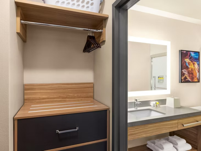 Bathroom 3, Candlewood Suites BILLINGS WEST by IHG, Yellowstone