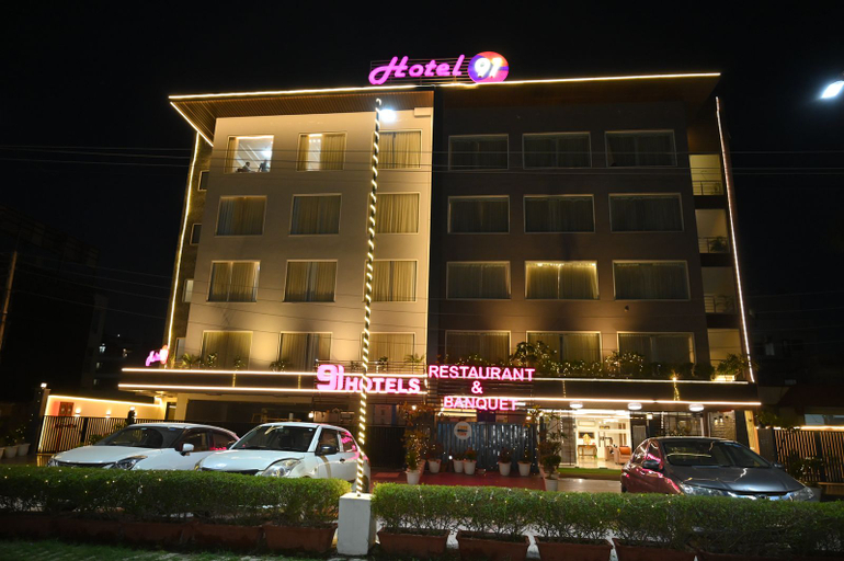 Hotel 91 Huda Premier, Gurgaon