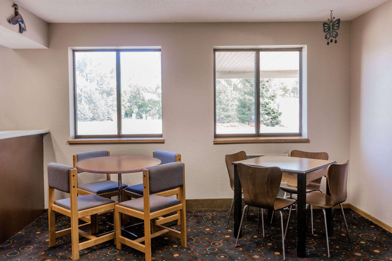 Public Area 3, Super 8 by Wyndham Madison, Lake