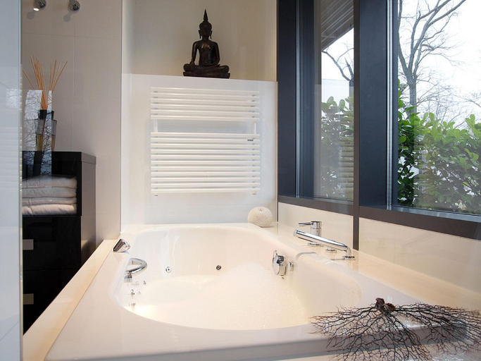 Bathroom 11