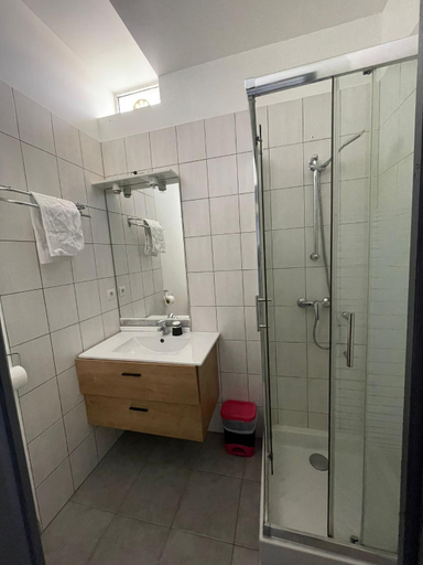 Bathroom 2, bdm, Haute-Garonne