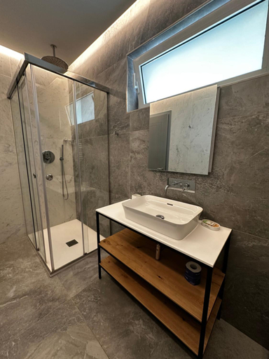 Bathroom 15