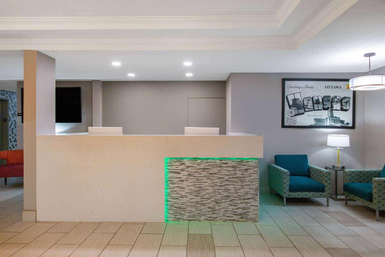 Public Area, Super 8 by Wyndham Ottawa, Franklin
