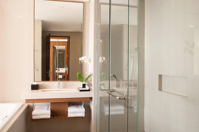 Bathroom 16
