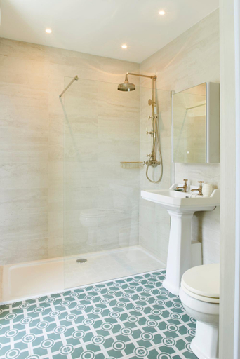 Bathroom 3, Outlaw's Guest House, Cornwall