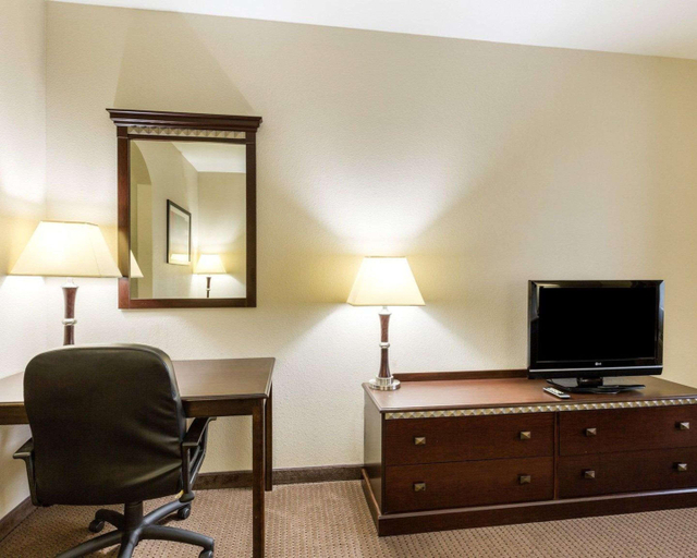Bedroom 3, Comfort Inn & Suites Winnie, Chambers