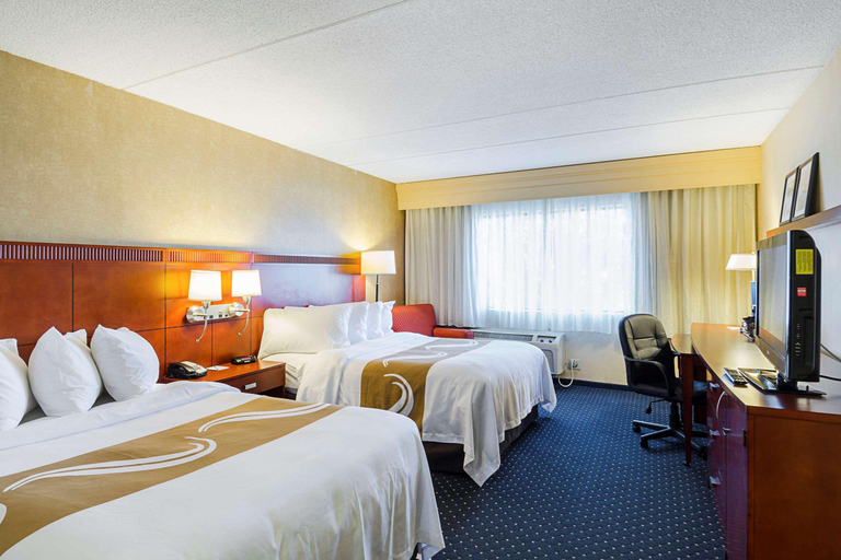Bedroom 4, Quality Inn Boston - Revere, Essex