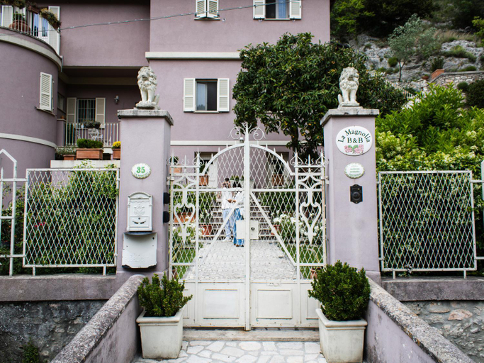 Exterior 11