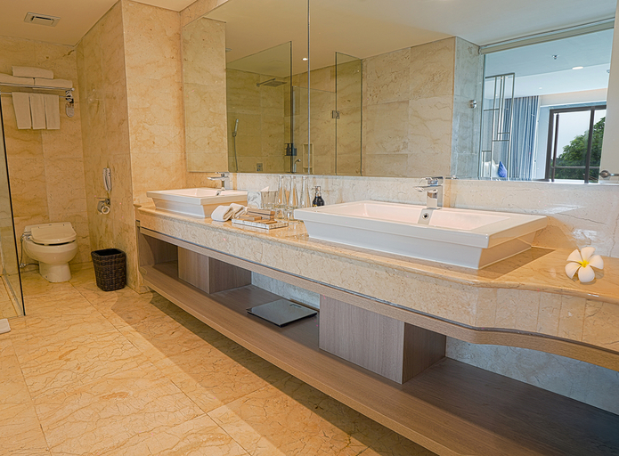 Bathroom 16