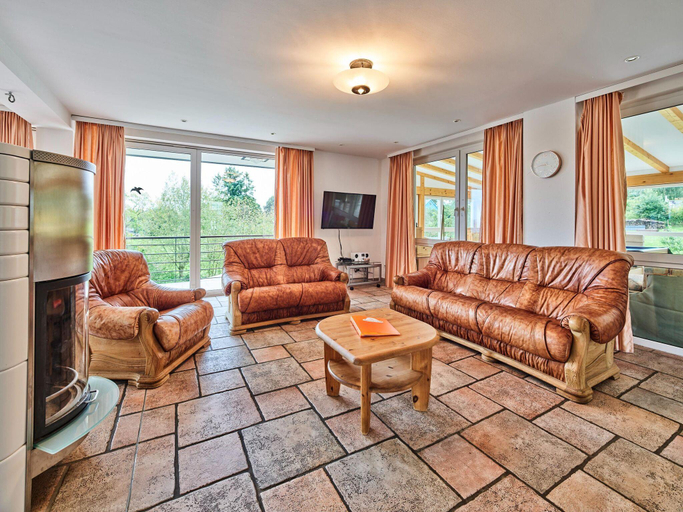 Others 5, Tasteful holiday home with private pool, Euskirchen