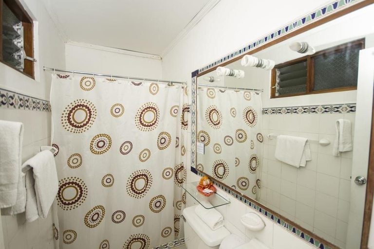 Bathroom 4, Hotel 1492, San José