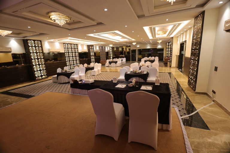 Food & Drinks 3, Hotel 91 Huda City Centre, Gurgaon
