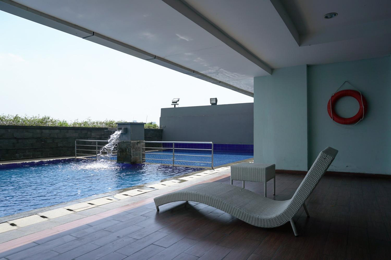Swimming Pool 13