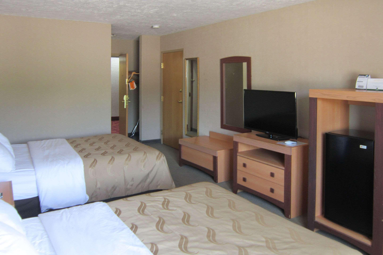 Bedroom 3, Quality Inn Nashville, Brown