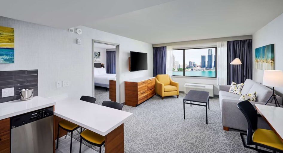 Bedroom 3, DoubleTree by Hilton Windsor Hotel & Suites, Essex