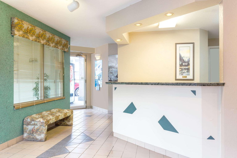 Public Area 2, Super 8 By Wyndham Golden, Columbia-Shuswap
