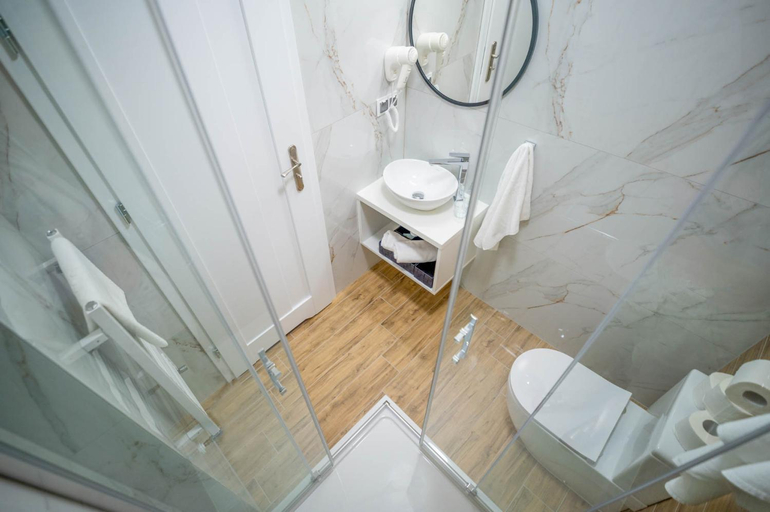 Bathroom 2, Alcest z widokiem na morze, basenem,, Gryfice