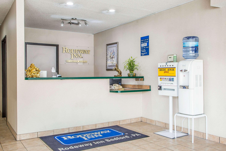 Public Area 2, Rodeway Inn Bedford, Bedford