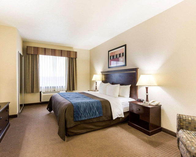 Bedroom 3, Comfort Inn & Suites Winnie, Chambers