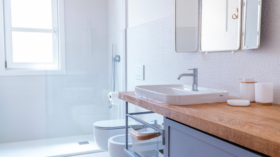 Bathroom 2, Soliana Apartments, Cagliari