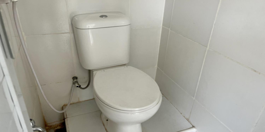 Bathroom 16