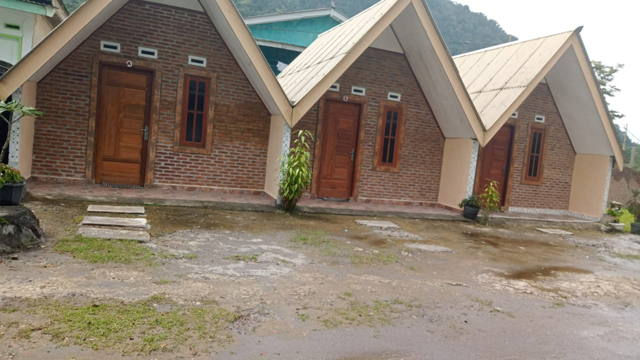 Exterior 1