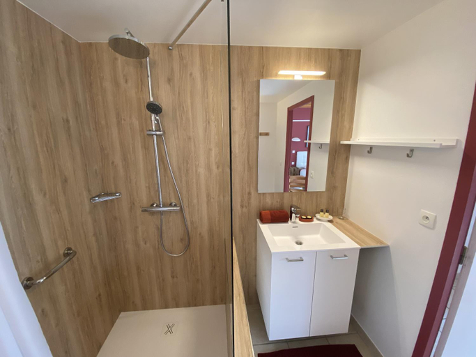 Bathroom 5, Aux Ecuries du Château, Seine-Maritime