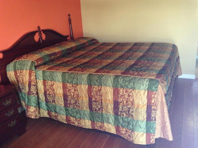Bedroom 3, Econo Lodge Decatur Regional Airport, Morgan