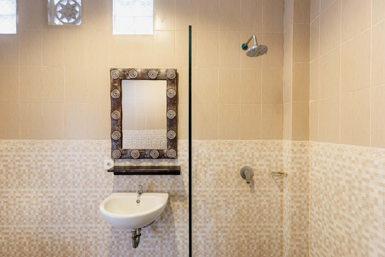 Bathroom 10