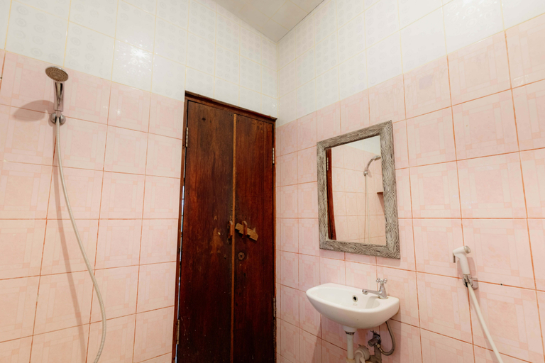 Bathroom 7