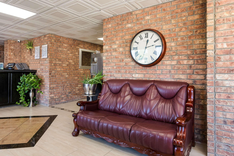 Public Area 2, Rodeway Inn Branson, Brick House, Taney