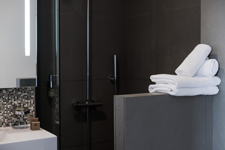 Bathroom 13