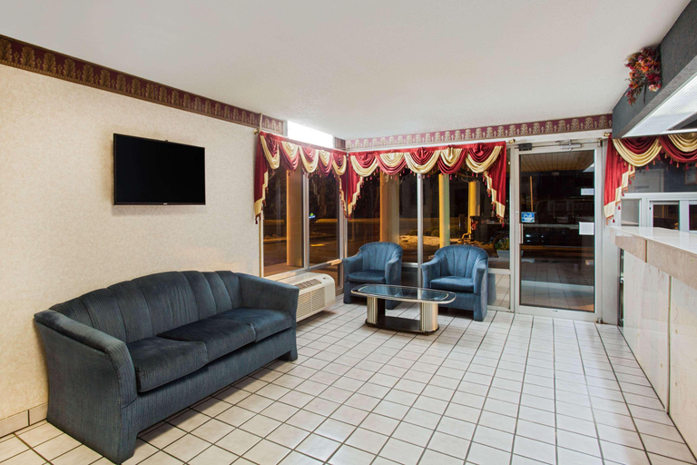 Public Area 2, Days Inn by Wyndham Greeneville, Greene