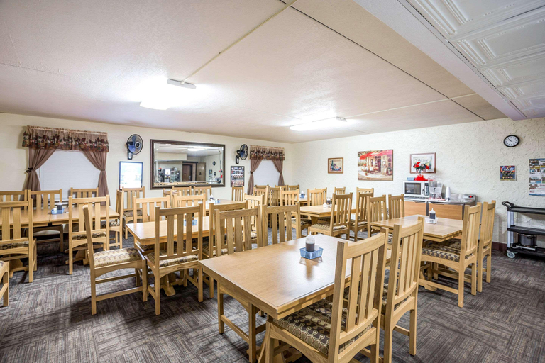 Food & Drinks 5, Rodeway Inn Branson, Brick House, Taney