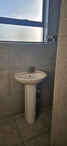 Bathroom 3, Ribeng la Noka Conference and Leisure Center, Capricorn