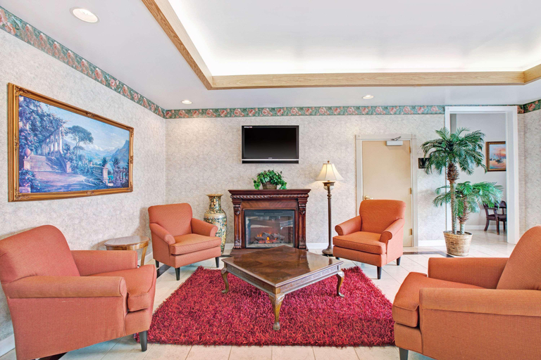 Public Area 2, Ramada by Wyndham Flemington, Hunterdon