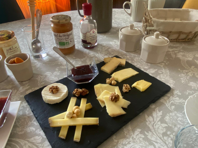 Food & Drinks 5, La Pause Cadurcienne, table et chambre d'hotes climatisees, Lot